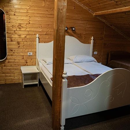 Casa Gorjeneasca Hotel Târgu Jiu Esterno foto
