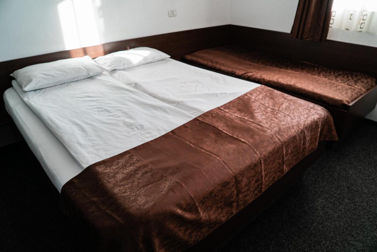 Casa Gorjeneasca Hotel Târgu Jiu Esterno foto