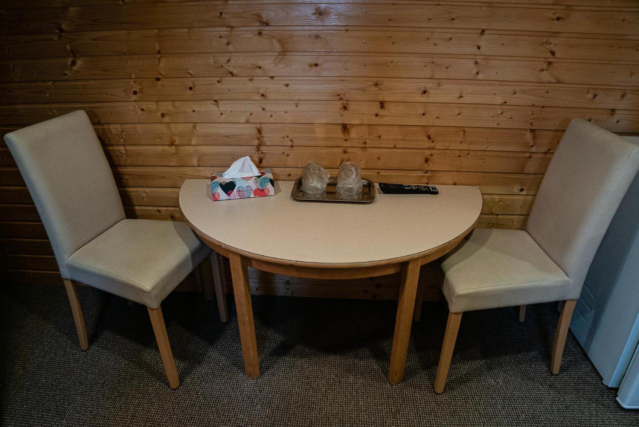 Casa Gorjeneasca Hotel Târgu Jiu Esterno foto