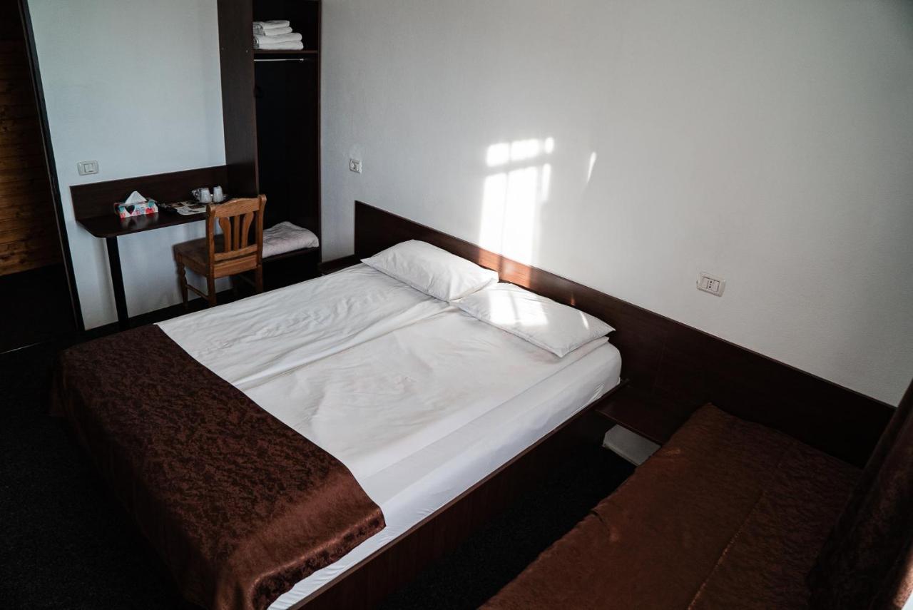 Casa Gorjeneasca Hotel Târgu Jiu Esterno foto