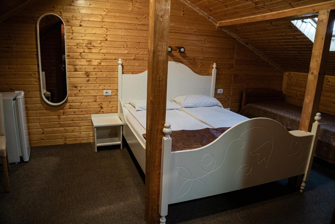 Casa Gorjeneasca Hotel Târgu Jiu Esterno foto