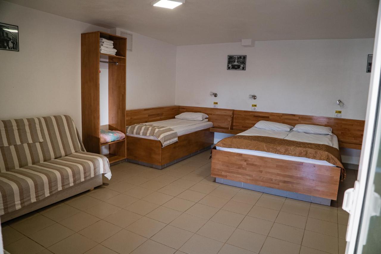 Casa Gorjeneasca Hotel Târgu Jiu Esterno foto