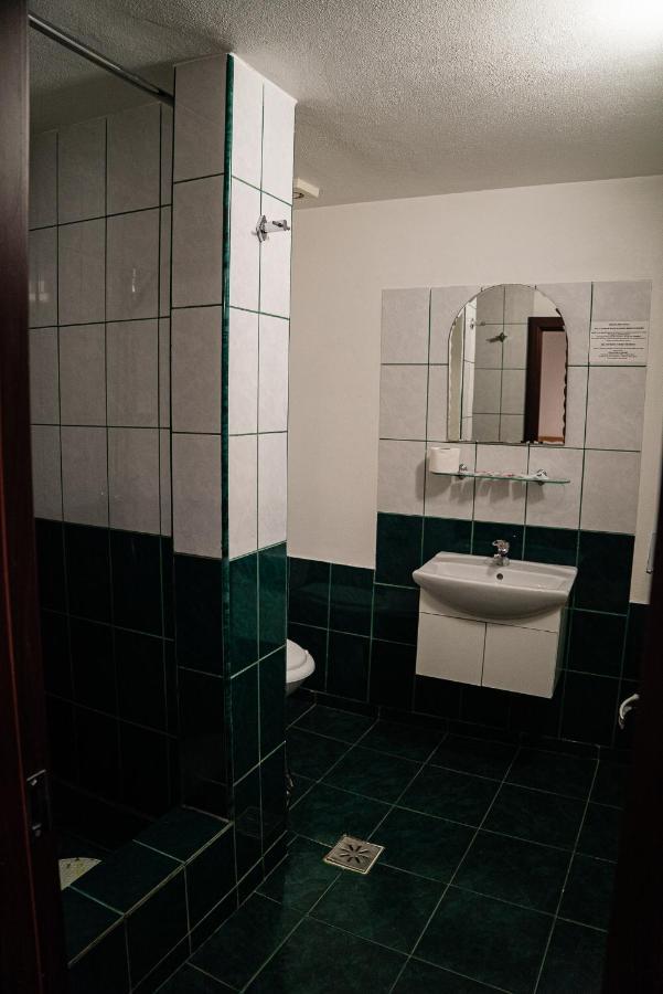 Casa Gorjeneasca Hotel Târgu Jiu Esterno foto