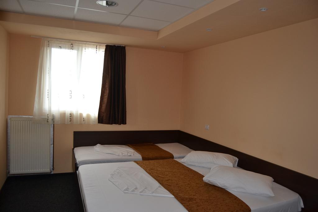 Casa Gorjeneasca Hotel Târgu Jiu Camera foto